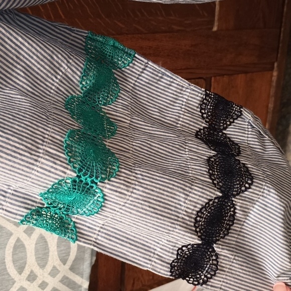 M2 Blue Pinstriped Navy Teal Cutout Embroidered Lace Sleeve Ruffle Neck Top 0X - Picture 5 of 6